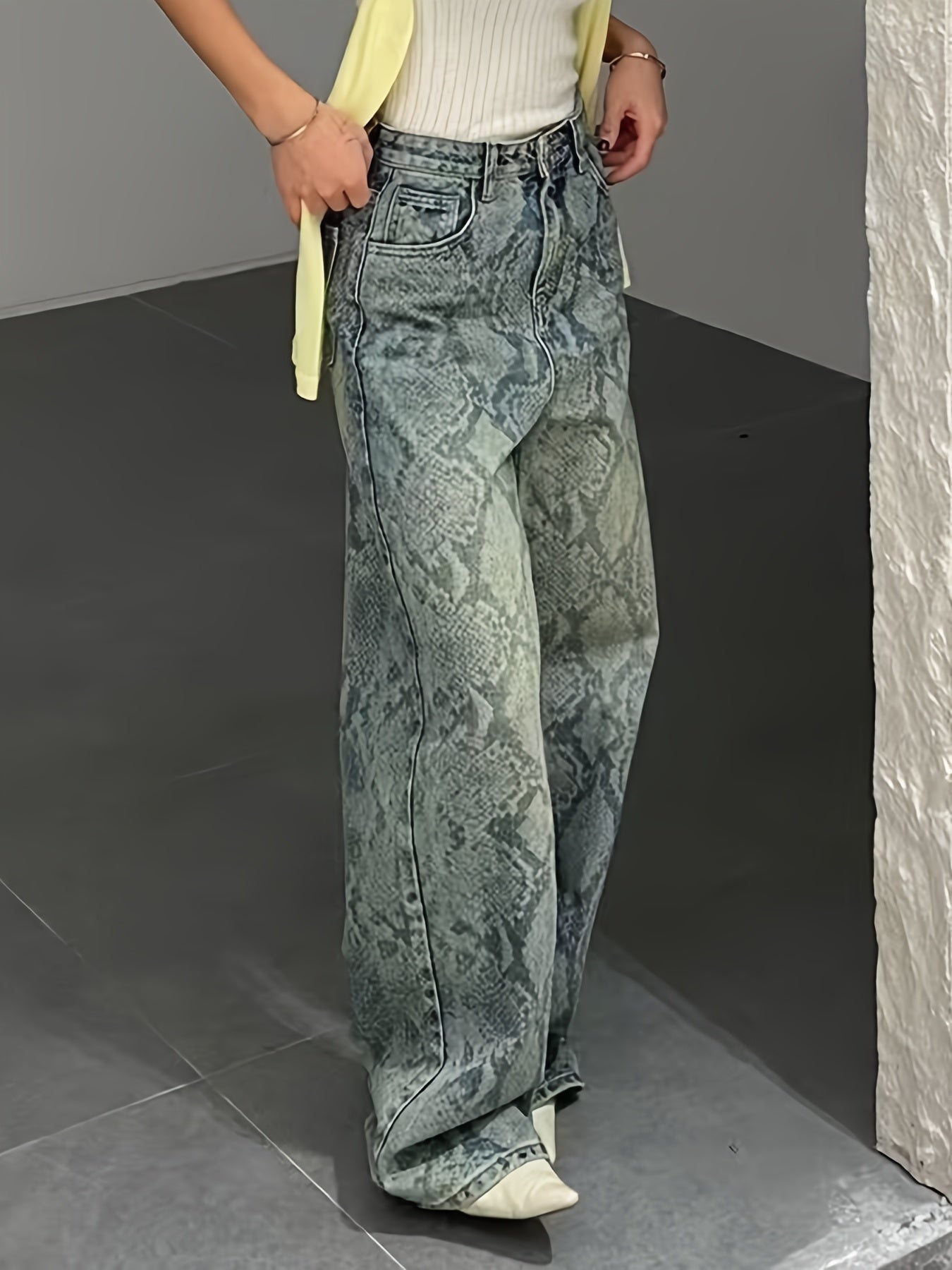 Women'S Snake Print Straight-Leg Jeans - High-Waisted, Loose Fit, Light Blue Denim with White Accents, Casual Style, All-Season Comfort, Comfortable Fashion | Relaxed Fit Jeans | Nonstretch Fabric