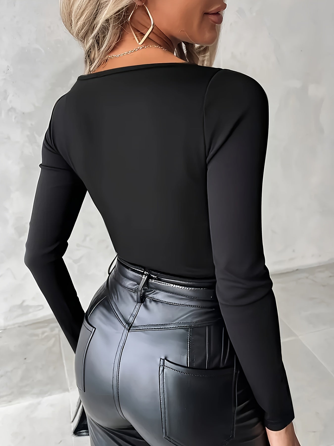 [Chic Women's T-Shirt] Soft Stretchy Women's Chic T-Shirt | Everyday Casual & Formal Outfits, Machine Washable, Year-Round Wear, Versatile Fashion, Sophisticated Style, Goldtoned Accessory