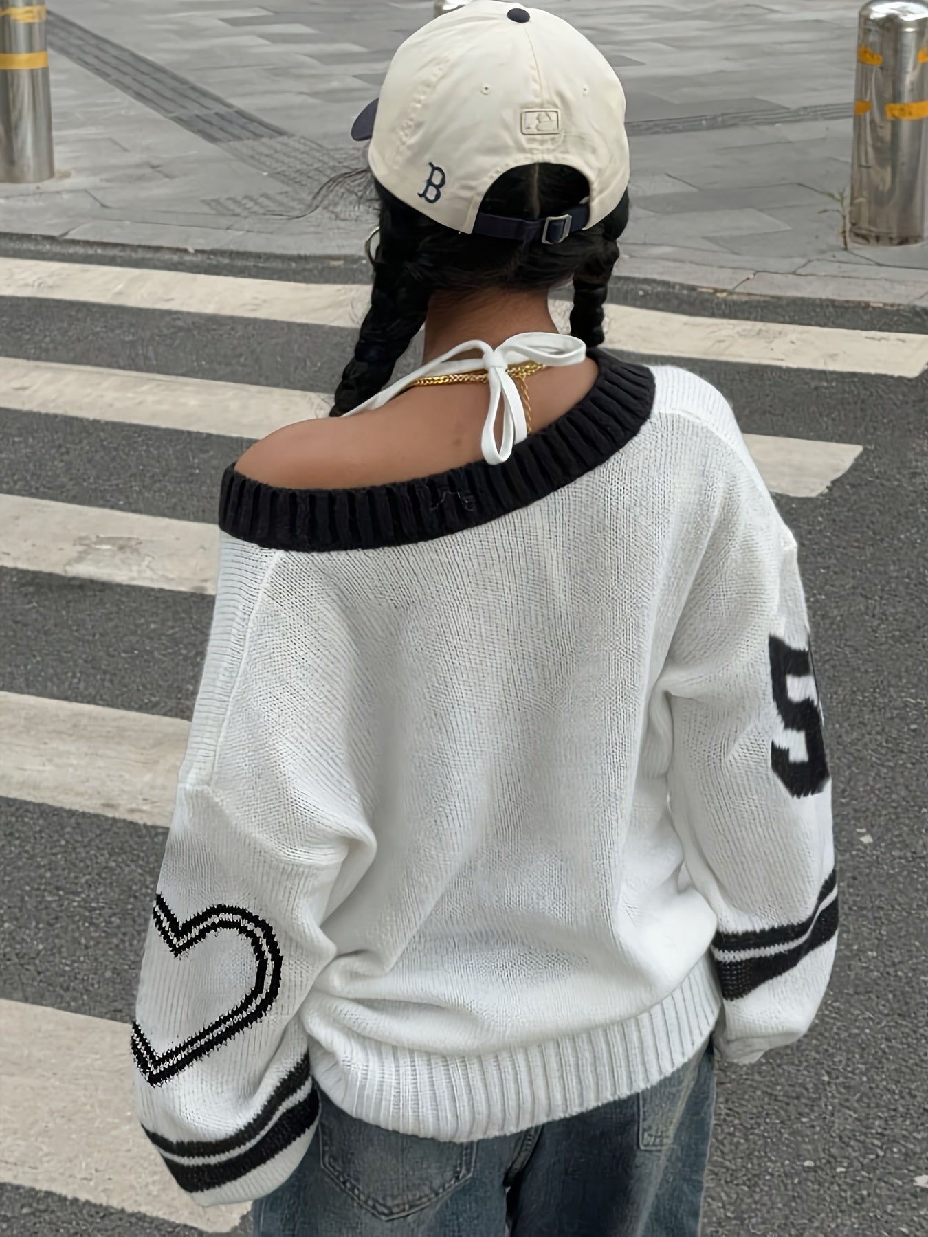 Women'S Elegant V-Neck Sweater with Heart Print - Casual Off-Shoulder Pullover, Black & White, Long Sleeve, Ribbed, Perfect for Office, College, or Casual Attire, Casual Attire Sweater | Offshoulder Fashion | Ribbed Texture