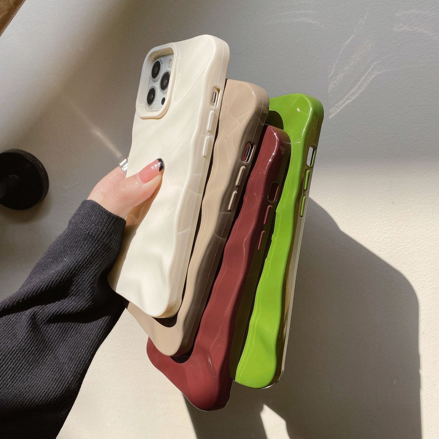 Anti-fall Soft Solid Color Wave Pleated Phone Case